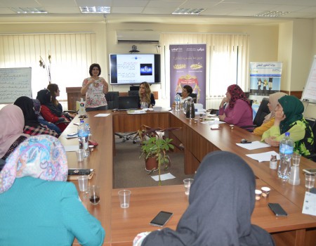 البنك الوطني ومركز دنيا التخصصي لأورام النساء يعقدان محاضرة توعوية مشتركة لموظفات وزارة العمل