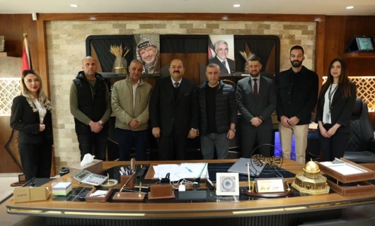 البنك الوطني يقدم مساهمته الاغاثية الطارئة لصندوق "لبيك يا جنين" لدعم الأسر النازحة